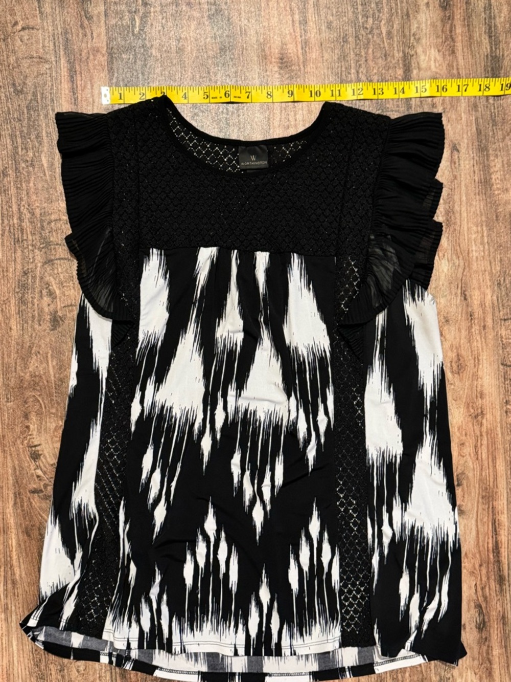 Worthington Black & White Patterned Flutter Sleeve Blouse - Picture 4 of 7